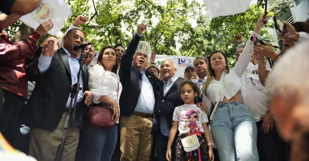 AD oficializa la candidatura de Luis Eduardo Martínez